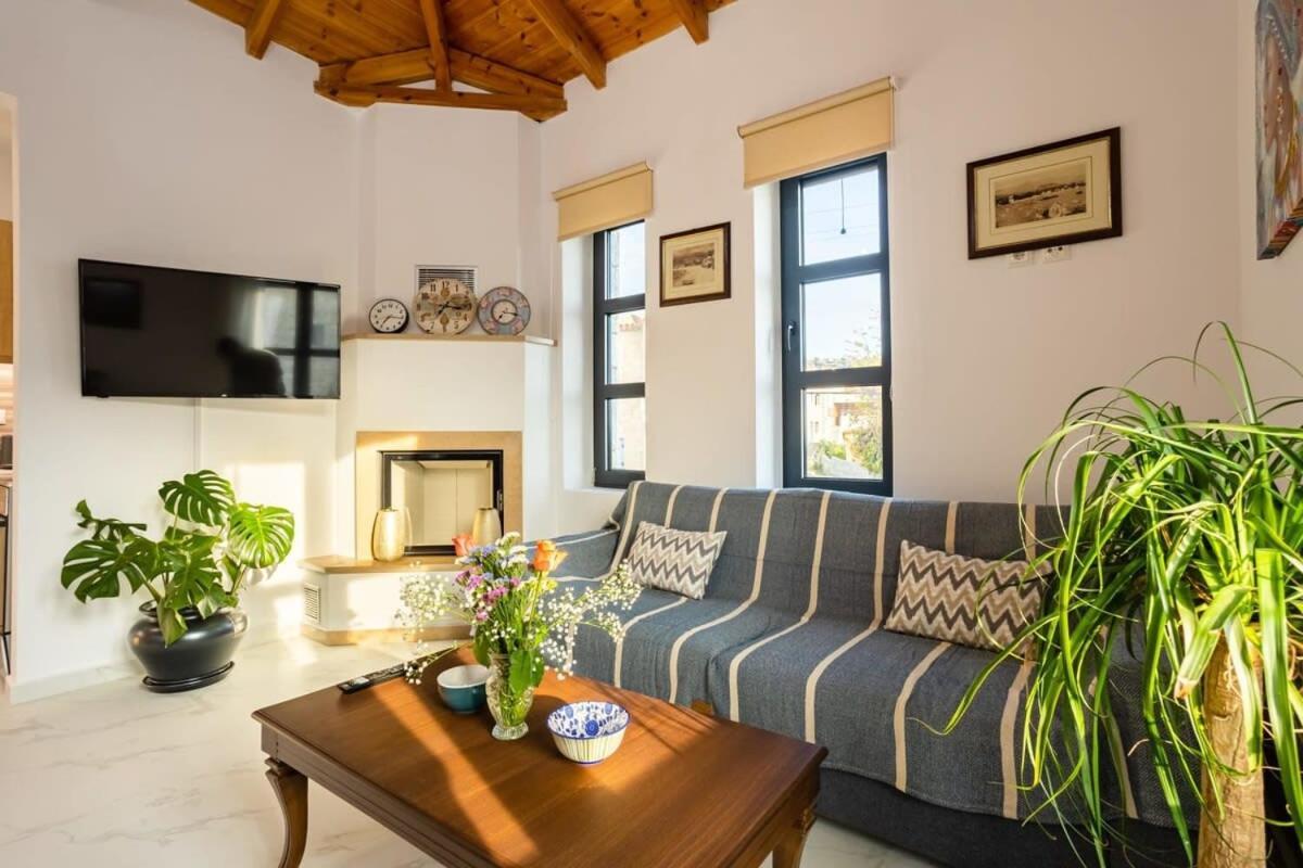 Mani Stone Built A Breath Away To The Sea Apartment
